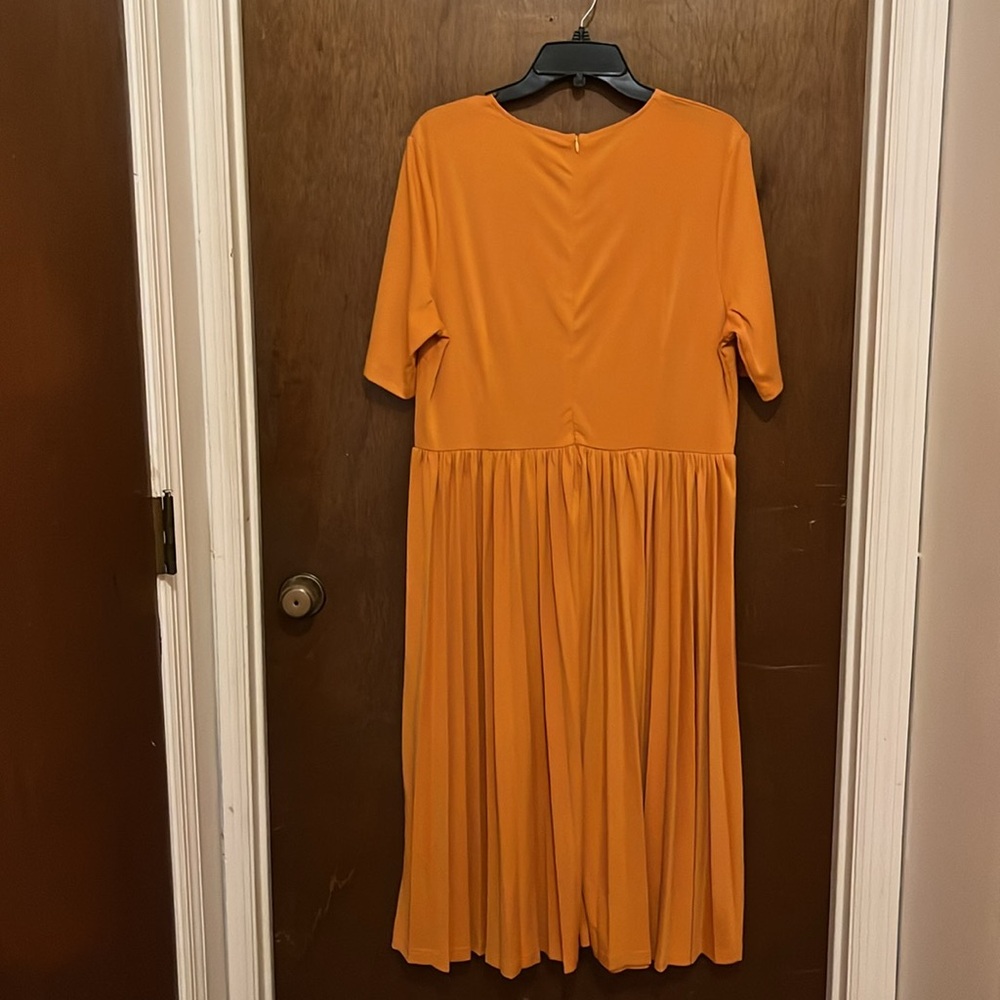 Dress - Picture 2 of 2